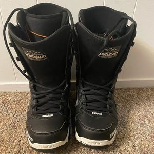 Men’s thirty two lace-up snowboard boots